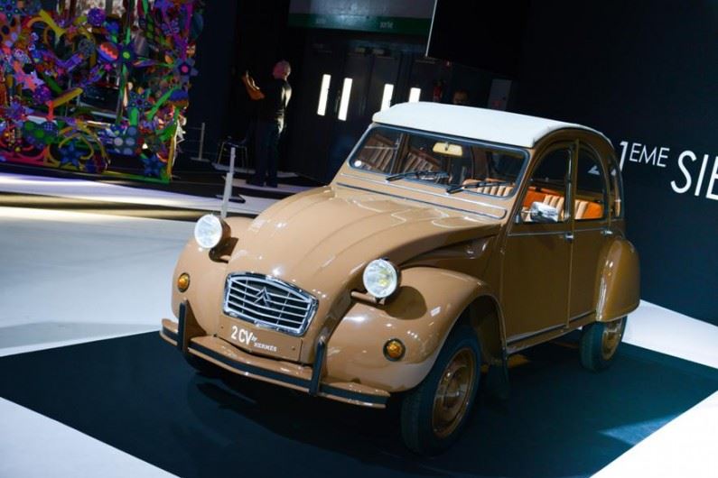 El Automóvil y la Moda en el Salón de París