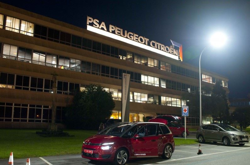 PSA Peugeot Citroën consigue por tercer año consecutivo el prestigioso título del motor internacional del año
