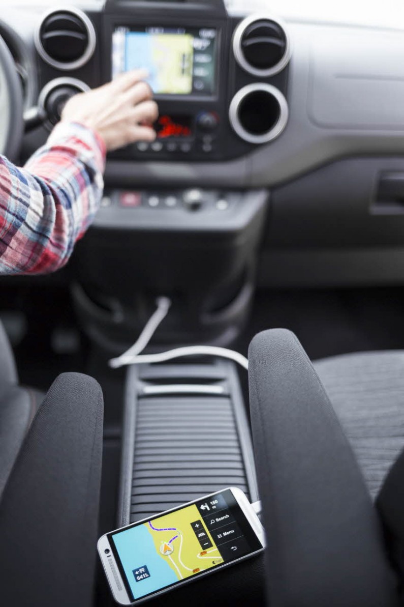 PSA y Ford exploran sinergias en las tecnologías SmartDeviceLink y Car Easy Apps