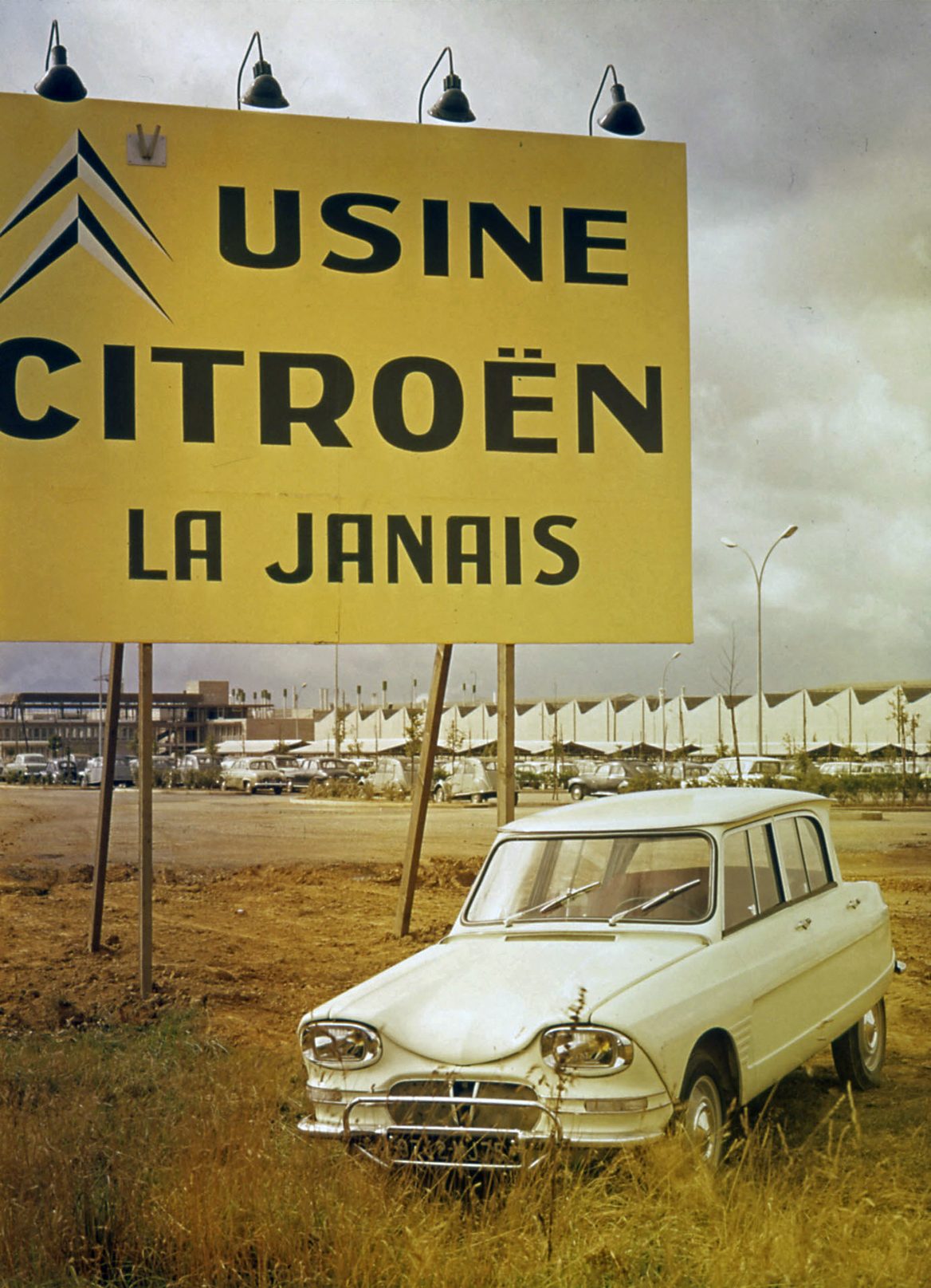 CITROEN_AMI6_USINE_RENNES_LA_JANAIS_EXTERIEUR